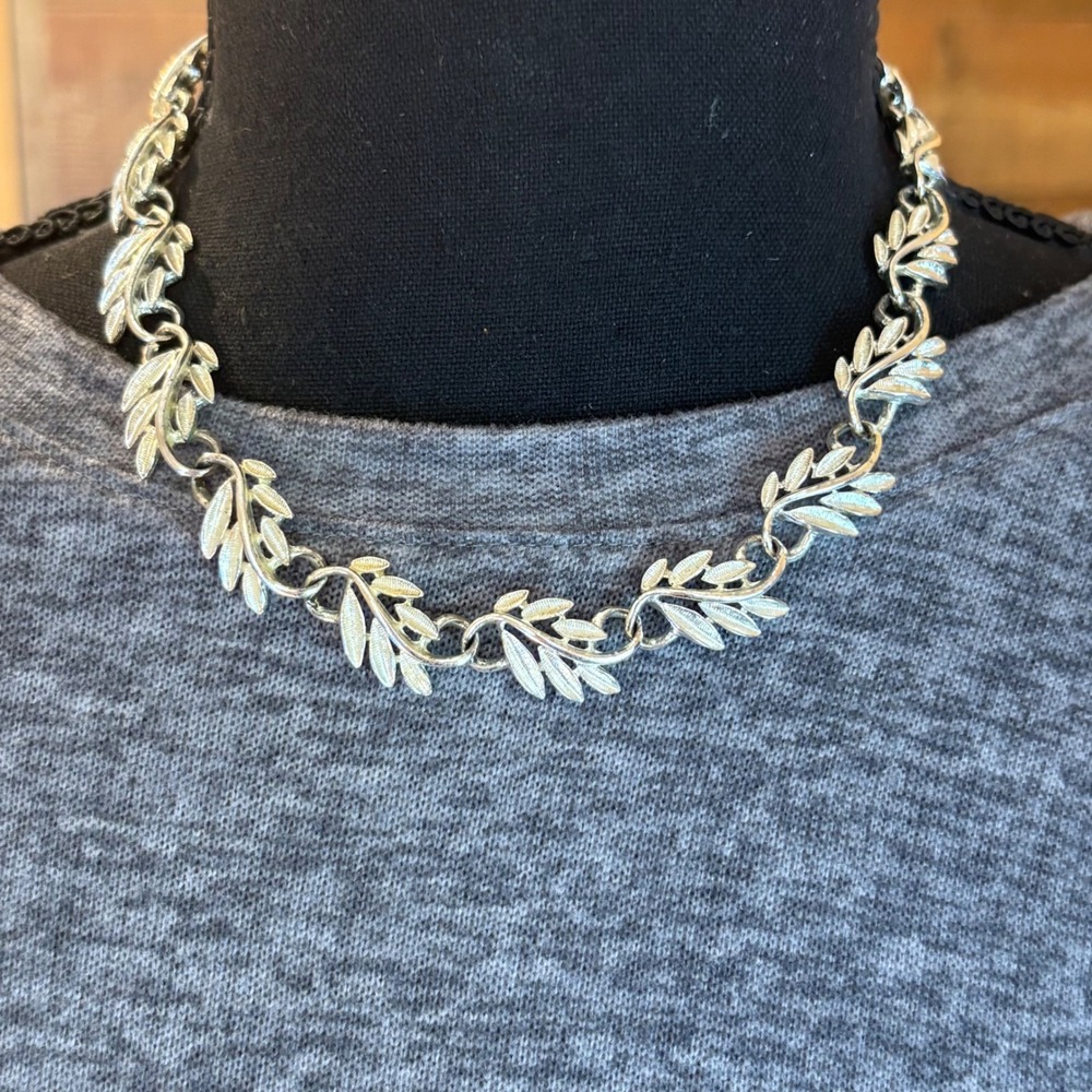Vintage Napier Silver Tone Textured Leaf Link Choker Necklace‎ Signed